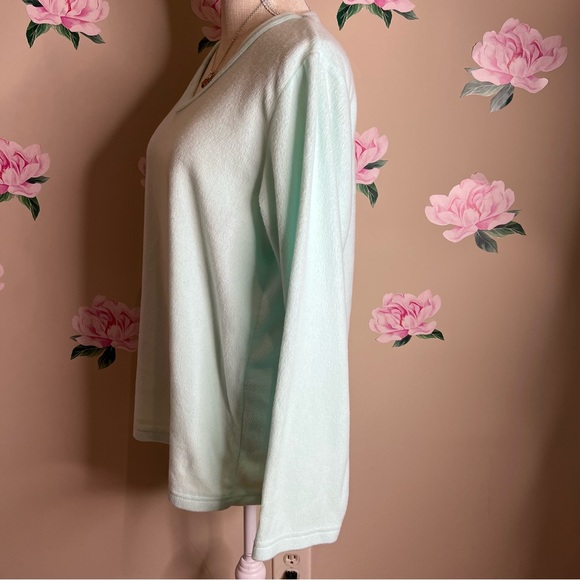 Totally Pink Sweater.   R-25 - Picture 2 of 6